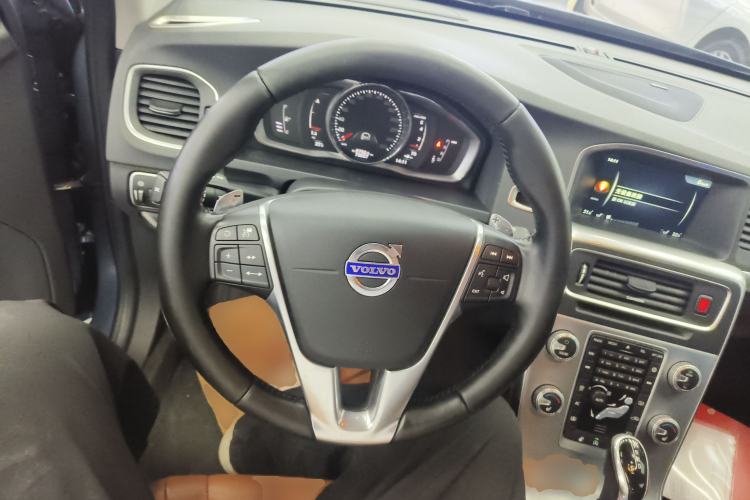 Used Volvo S60 2017 S60L T5 Zhiyue Edition
