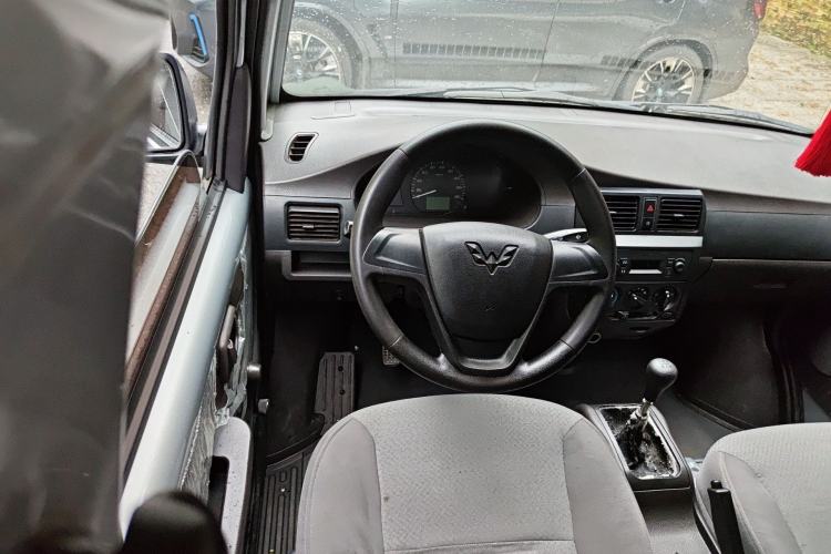Used Wuling Rongguang 2019 1.5L Extended-Body Van Base Model with 2 Seats Steering Wheel