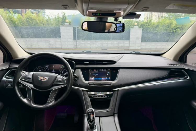 Used Cadillac XT5 2018 25T Luxury Model Interior 4