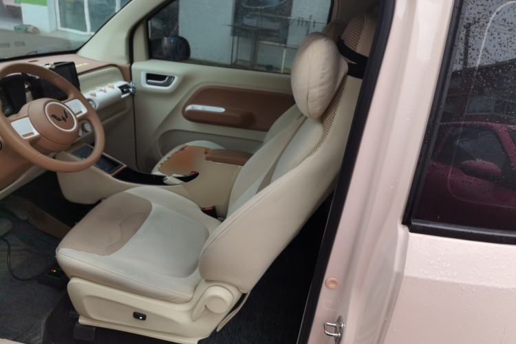 Used Wuling Hongguang MINIEV 2024 3rd Generation 215km Advanced Version Left Front Seat
