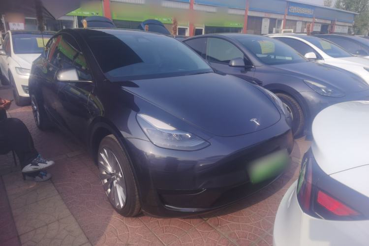 Used Tesla Model Y 2024 Rear-Wheel-Drive Version Front Right 45 Deg