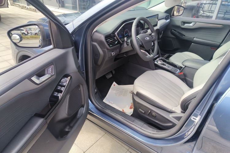 Used Ford Escape 2020 EcoBoost 245 Two-Wheel-Drive Titanium Edition
