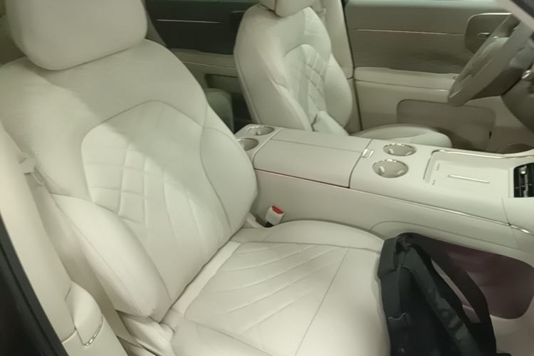 Used IM LS9 2026 Model 66 Ultra Right Front Seat