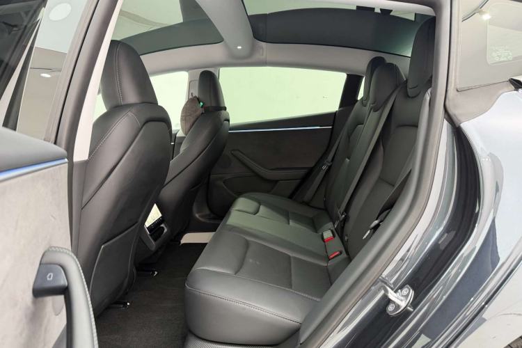 Used Tesla Model 3 2023 Long-Range All-Wheel-Drive Version Interior 4