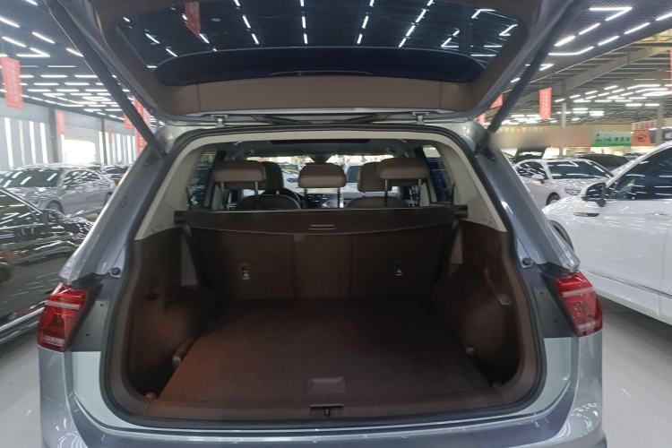 Used Volkswagen Tiguan L 2023 330TSI Automatic Two-Wheel Drive R-Line Flagship Edition
