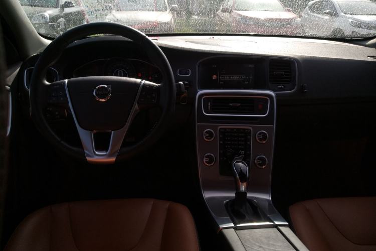Used Volvo S60 2018 S60L T3 Smart Progress Edition Center Console