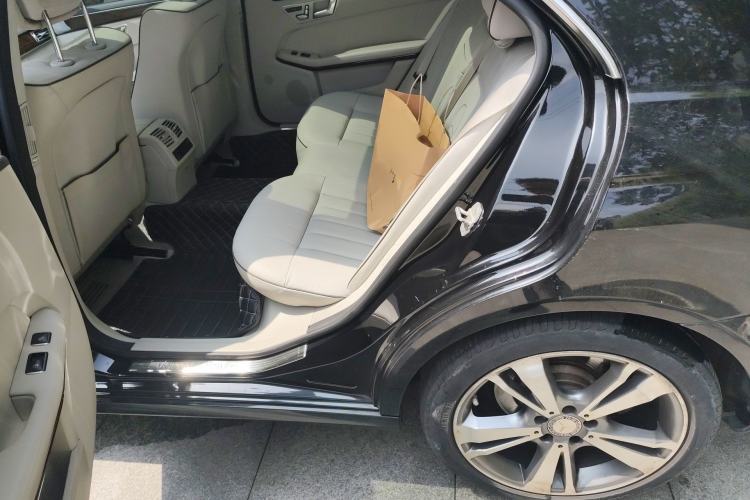 Used Mercedes-Benz E-Class 2015 E 320 L 4MATIC Interior 4