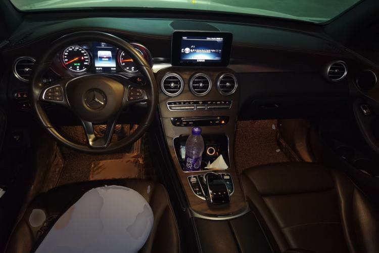 Used Mercedes-Benz GLC 2016 GLC 300 4MATIC Dynamic Model Interior 2