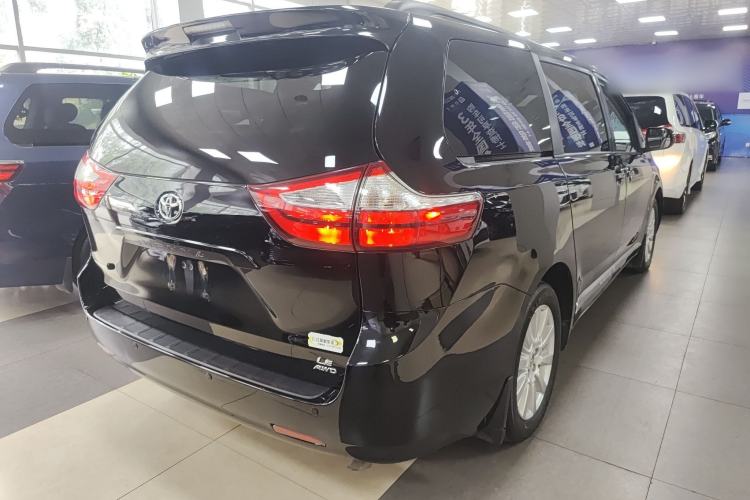 Used Toyota SIENNA 2017 3.5L Four-Wheel Drive LE Trim 7 Seats – U.S. Specification
