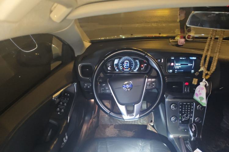 Used Volvo V40 2015 1.6T Zhiyi Edition