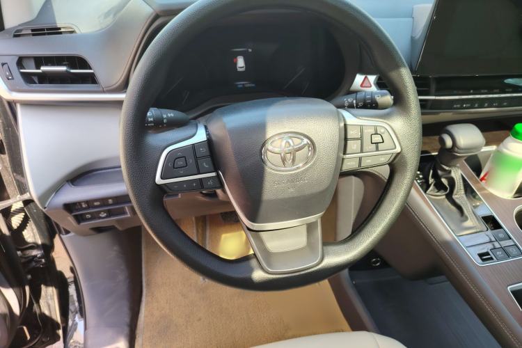 Used Toyota SIENNA 2024 2.5L Hybrid Comfort Edition Interior 2