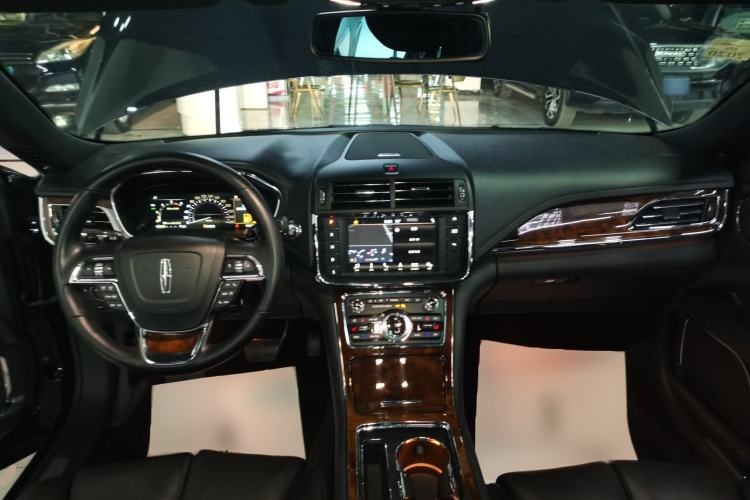 Used Lincoln Continental 2018 2.0T Two-Wheel Drive Deluxe Edition Center Console