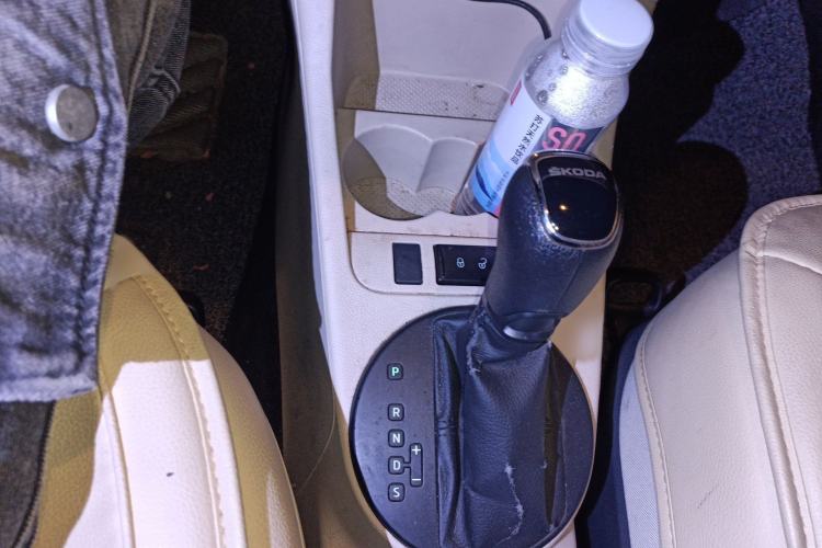 Used Skoda Fabia 2014 1.4L Automatic Crystal Edition Gear Lever