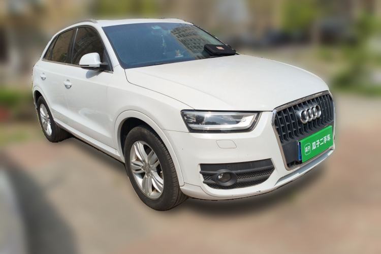 Used Audi Q3 2015 35 TFSI Comfort Model Front Right 45 Deg