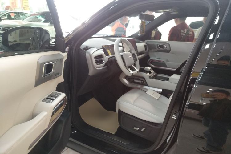 Used Formula Leopard Titanium 3 2025 501KM All-Wheel Drive Intelligent Driving Ultra Version
