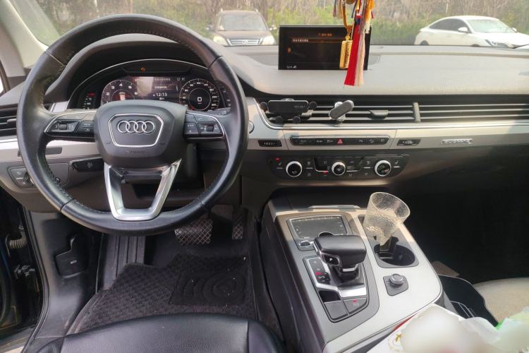 Used Audi Q7 2019 45 TFSI Comfort Model
