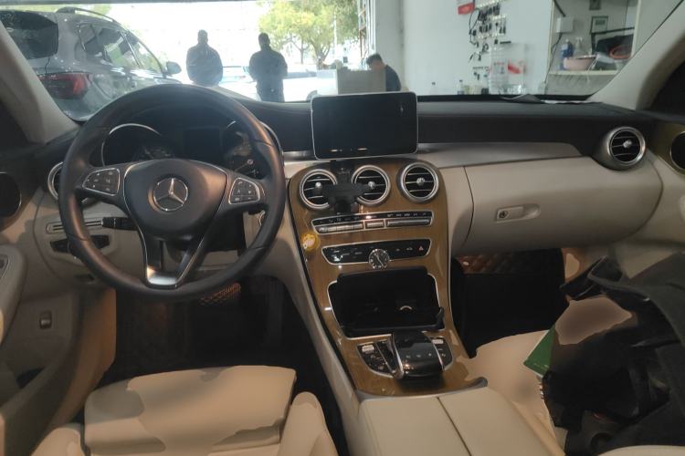 Used Mercedes-Benz C-Class 2015 C 200 L Center Console