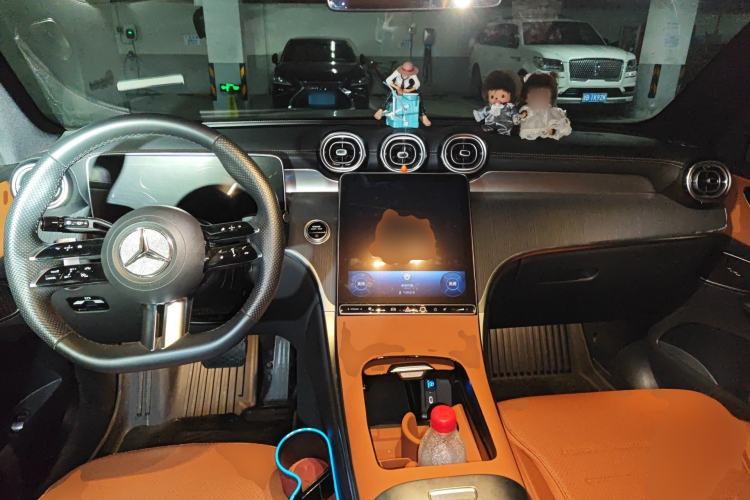 Used Mercedes-Benz GLC 2023 GLC 260 L 4MATIC Luxury 7-Seater Center Console