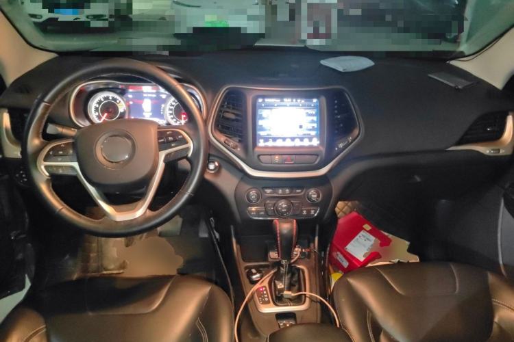 Used Jeep Cherokee 2016 2.4L Leading Smart Version
