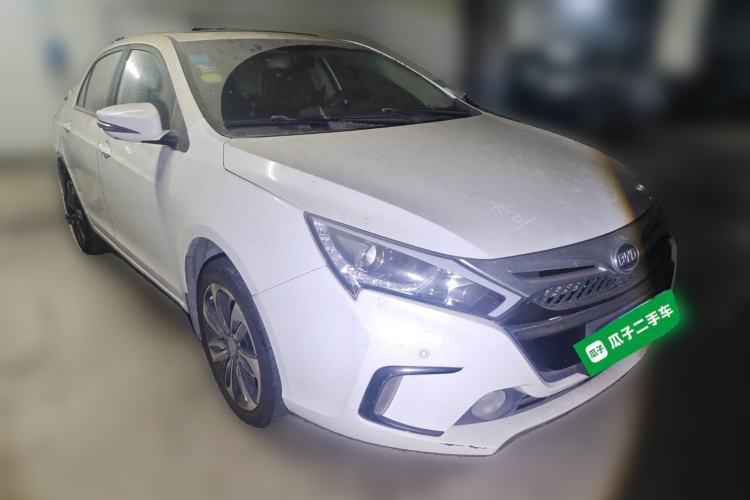 Used BYD Qin New Energy 2015 1.5T Dual-Crown Flagship Plus Edition Front Right 45 Deg