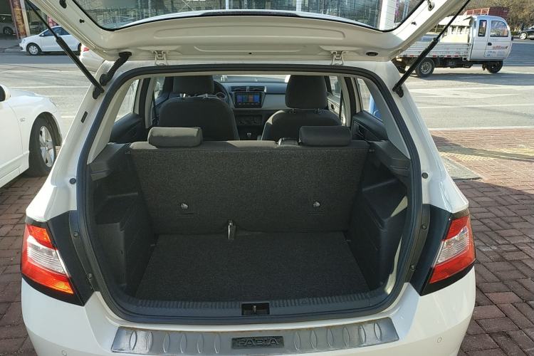 Used Skoda Fabia 2016 1.4L Automatic Car Enjoy Edition