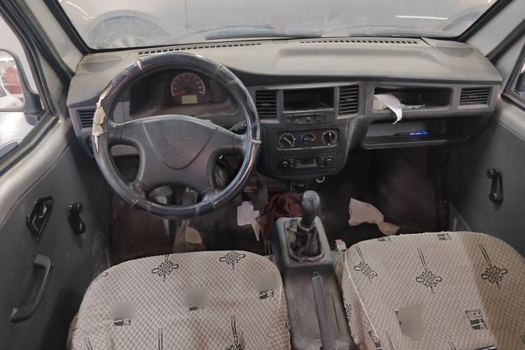 Used Wuling Zhiguang 2015 1.2L Practical LS-I Model Center Console