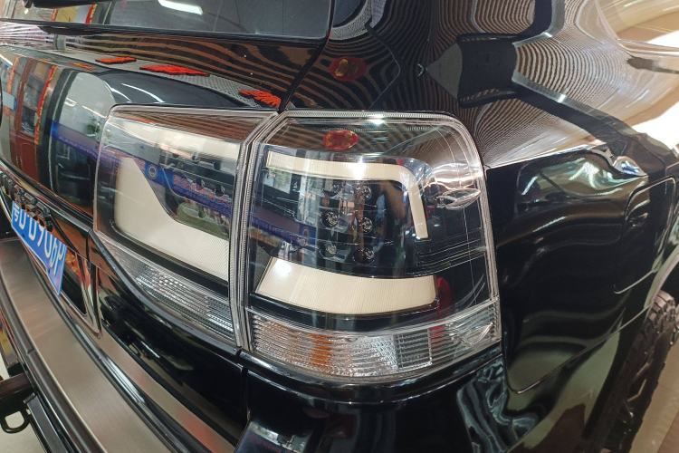 Used Toyota Land Cruiser 2019 5.7L 7-Seater Middle East Version
