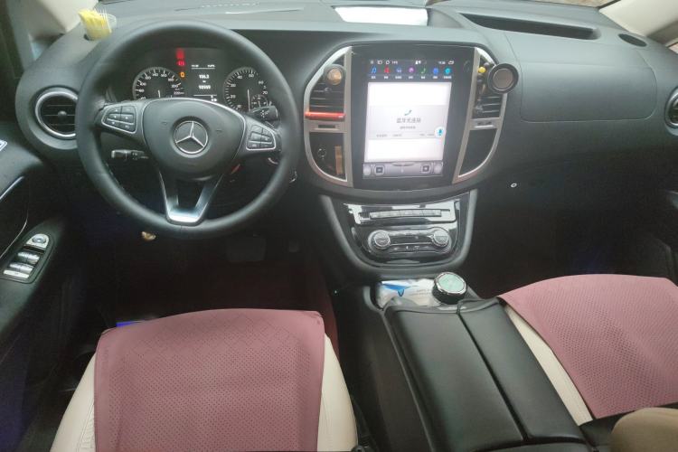 Used Mercedes-Benz Vito 2018 2.0T Business Version China VI Emission Standard Center Console