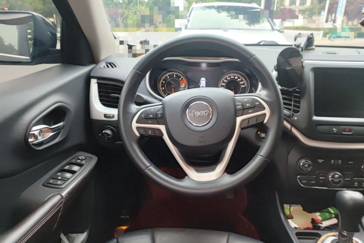 Used Jeep Cherokee 2020 2.0L Two-Wheel Drive Classic Sports Edition