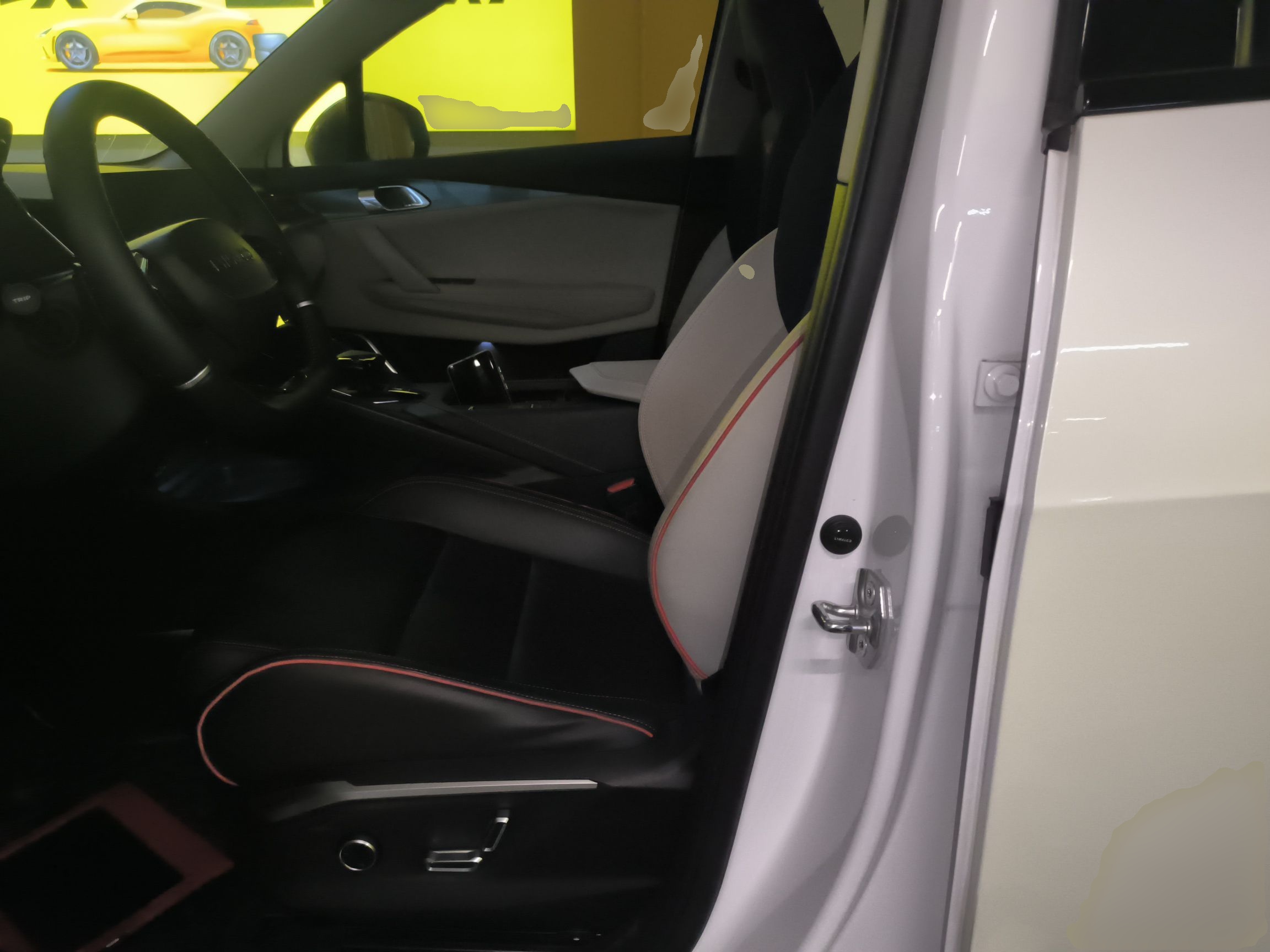 Переднее сиденье в автомобиле