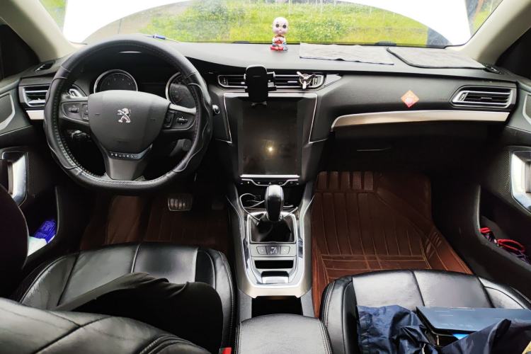 Used Peugeot 408 2015 1.2T Automatic Luxury Edition Center Console