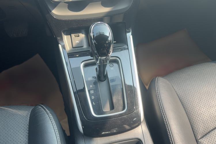 Used Nissan Sylphy 2019 1.6XV CVT Smart Connect Luxury Edition China VI Standard Gear Lever