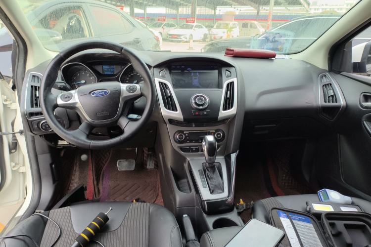 Used Ford Focus 2012 Sedan 1.6L Automatic Fashion Edition