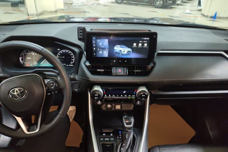 Used Toyota Wildlander 2023 2.0L CVT Two-Wheel Drive Luxury PLUS Edition Center Console