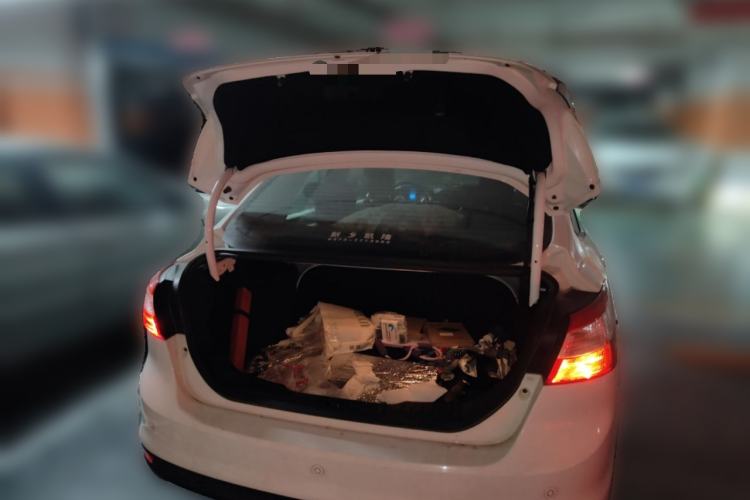 Used Ford Focus 2012 Sedan 1.6L Automatic Fashion Edition
