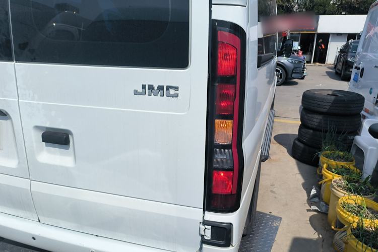 Used JMC Fushun 2022 2.0T Manual Multi-Function Passenger Vehicle Mid-Range High Roof 6-7 Seats
