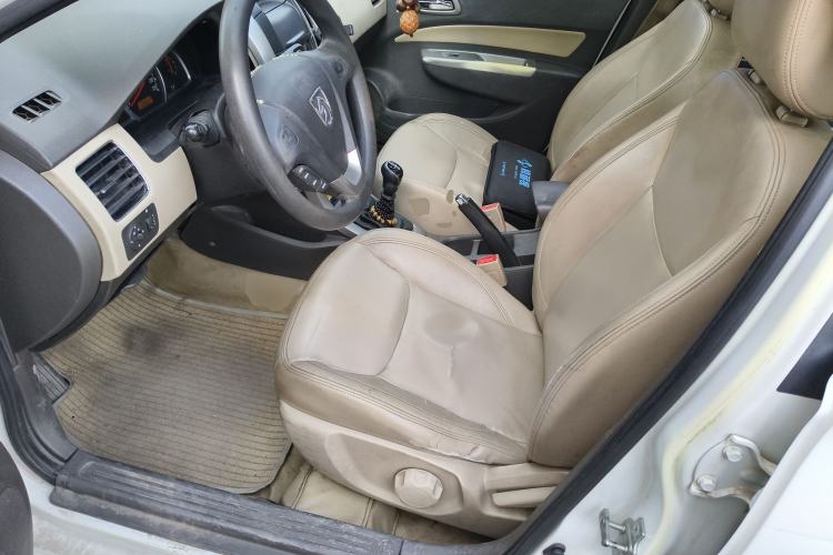 Used Baojun 630 2011 1.5L manual Elite version
