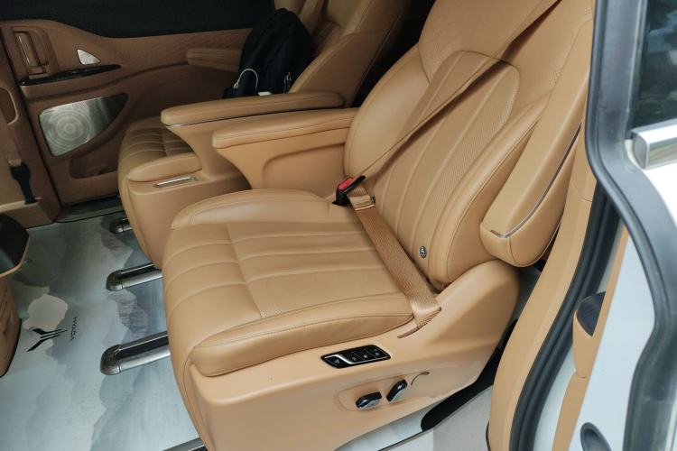 Used VOYAH Dream 2024 PHEV Extended-Range Premium Edition Left Rear Seat