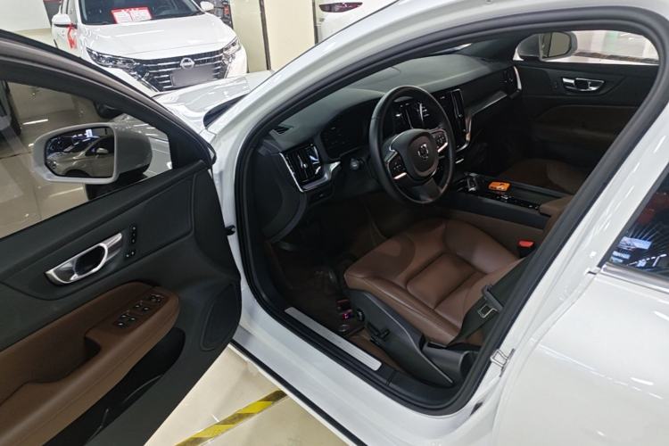 Used Volvo S60 2025 B4 Zhiyi Luxury Edition