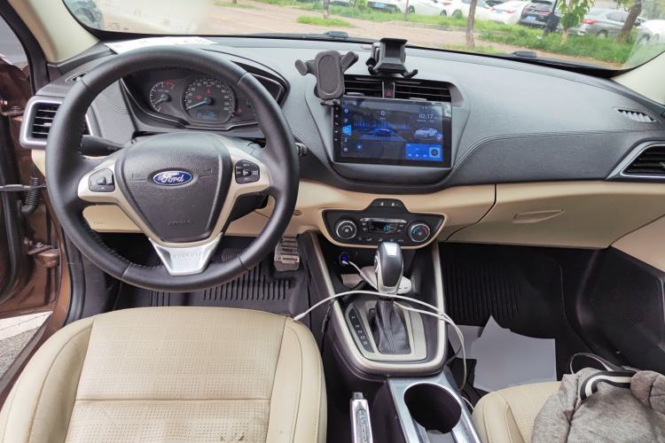 Used Ford Escort 2015 1.5L Automatic Fashion Model Center Console