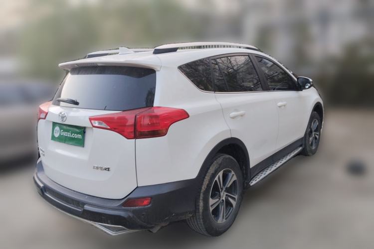 Used Toyota RAV4 2015 2.0L CVT Two-Wheel Drive Fashion Edition Rear Right 45 Deg