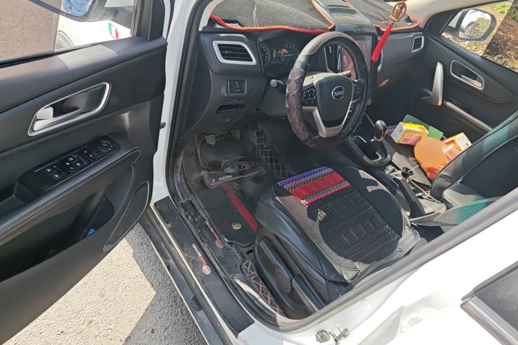 Used SWM X7 2016 1.8L Manual Luxury Edition 7 Seats Driver Seat