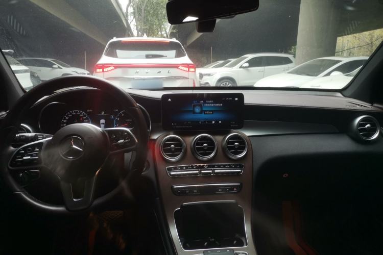 Used Mercedes-Benz GLC 2022 Refreshed GLC 300 L 4MATIC Dynamic Edition Center Console