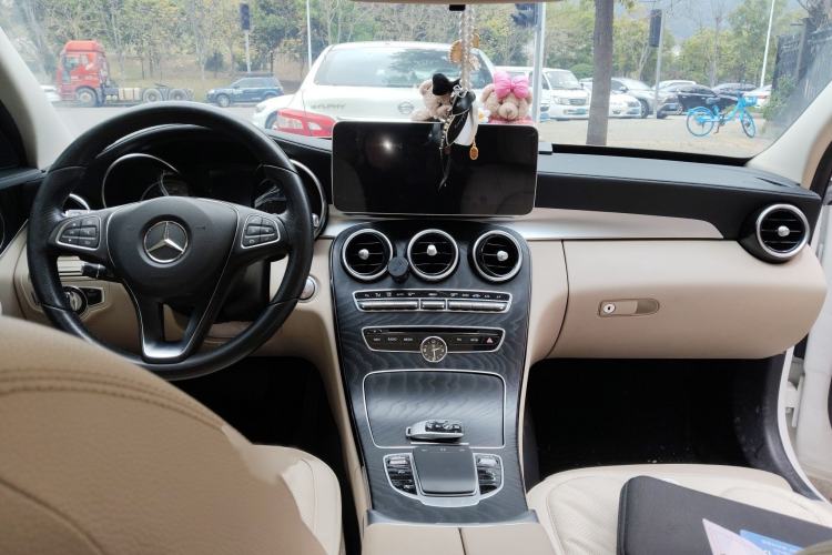 Used Mercedes-Benz C-Class 2017 Facelift C 200 L Sport Edition Interior 2