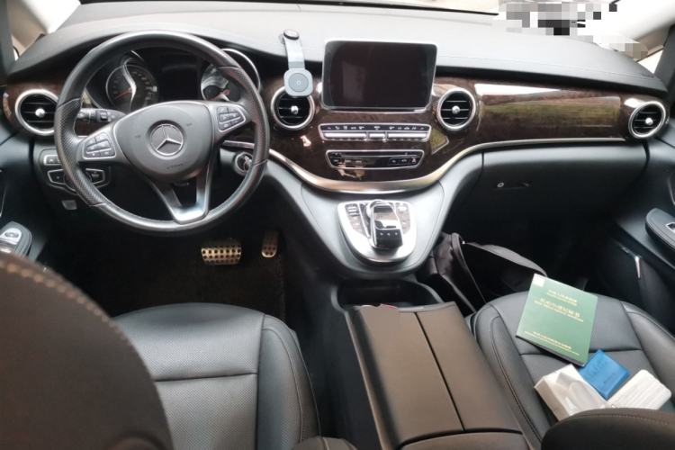 Used Mercedes-Benz V-Class 2018 V 260 Prestige Edition China VI Center Console