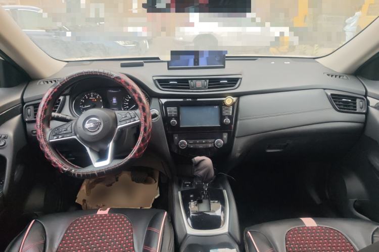 Used Nissan X-Trail 2017 2.5L CVT 7-Seater Leading Edition 4WD Center Console