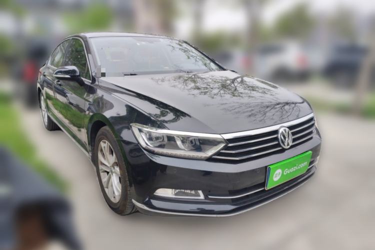 Used Volkswagen Magotan 2018 330TSI DSG Luxury Model Front Right 45 Deg