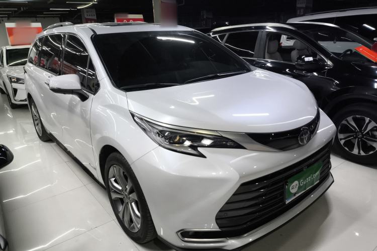 Used Toyota SIENNA 2023 2.5L Hybrid Deluxe Edition