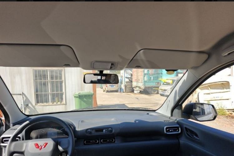 Used Wuling Hongguang New Energy 2025 Extended-Range Hybrid 50 km Utility Version Interior 3