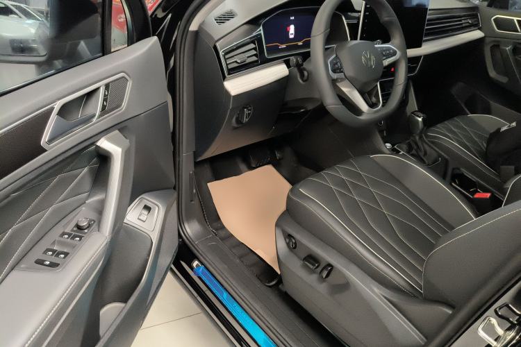 Used Volkswagen Tiguan L 2024 Outstanding Model 300TSI Automatic Two-Wheel Drive Longteng Edition Driver Seat